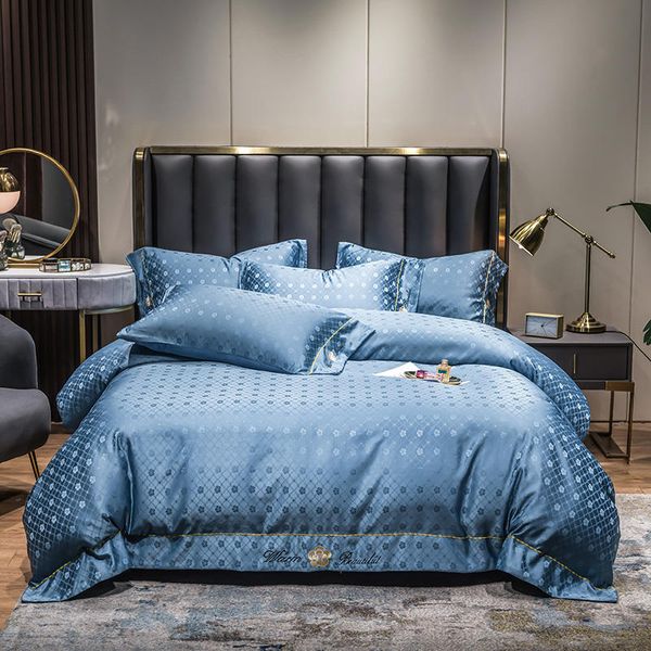 Set di biancheria da letto liscia in raso reale Biancheria da letto in argento blu Champagne Copripiumino con ricamo Queen King Size 220x240