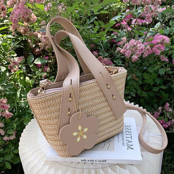 

portable niche bag design 2021 female trendy new all-match fashion summer woven messenger straw bucket qowjm