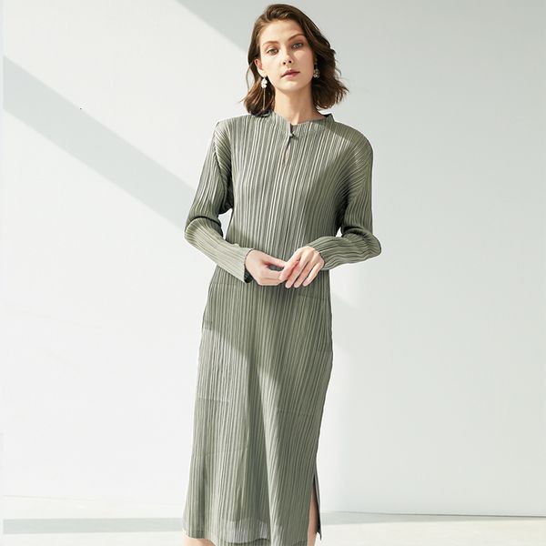

2021 new winter pleated slim chinese style women temperament half turtleneck pocket long sleeve bead klpy, Black;gray