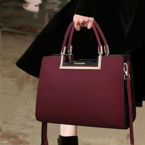 

high grade leather bag 2021 middle-aged women's one shoulder messenger atmospheric fashion portable tote bag
