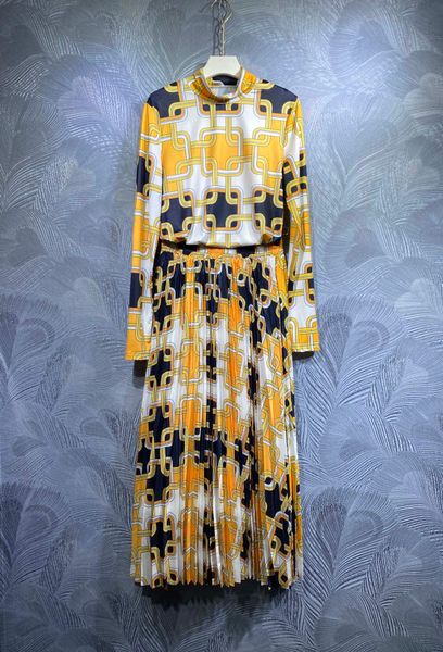 

2021 autumn new stand collar printed long sleeve with skirt set, White