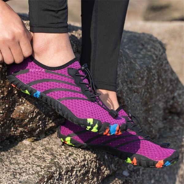 Barfußschuhe 2019 Große Yoga Fitness Sport für Frauen rutschfeste Fünf-Zehen-Wasser-Aqua-Jogging-Paar-Turnschuhe Lila Y0717