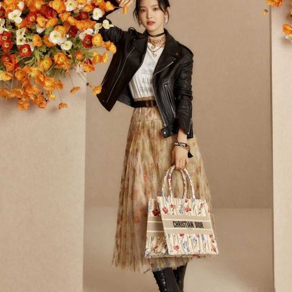 

2021 new limited hibiscus embroidery shopping bag portable women's hand handbag zly