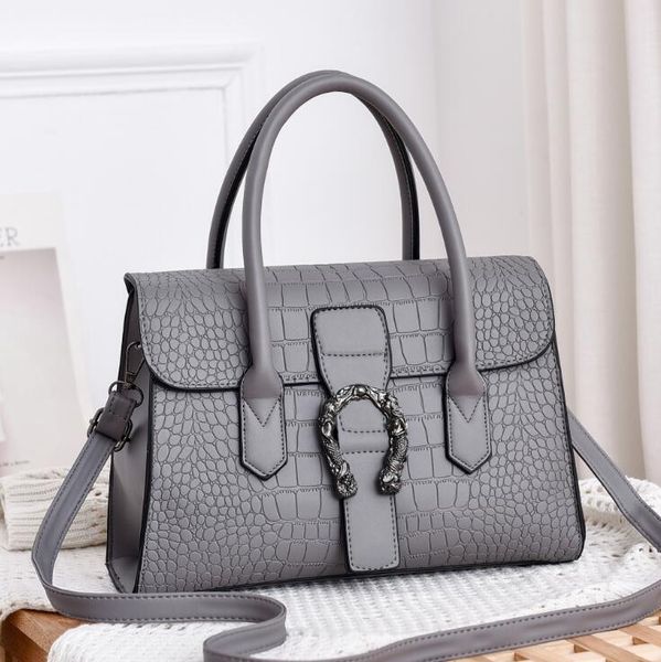 

Factory wholesale women bag large crocodile pattern leather handbag elegant atmospheric pressure flower leathers shoulder bags fashion handbags, Red