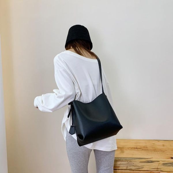 

bucket pu color leather handbags lady women 2021 winter bags for fashion solid female travel small shoulder sgrrc, Red;black