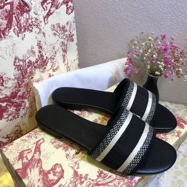 

2021 luxury fashion designer women's slippers flat shoes summer outdoor floor sliding wedge beach sandals letter barefoot embroidered c, Black