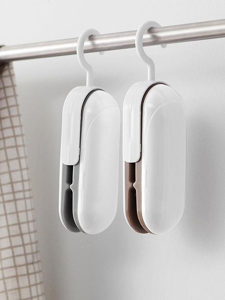 

home snacks sealing machine small plastic bags hand in hand pressure mini vacuum sealing device