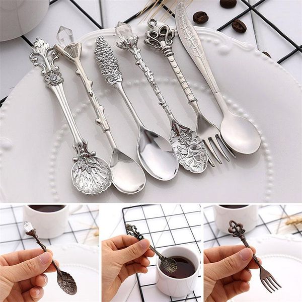 Kaşıklar 6 adet Vintage Çatal Çatal Seti Mini Metal Altın Oyma Kahve Kaşık Teaspoon Meyve Tatlı Masa Dekor