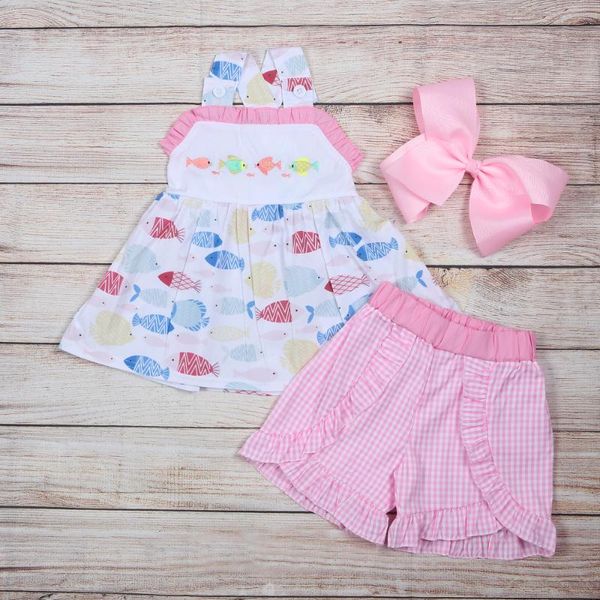 Kleidungssets Modeboutique Sommer Mädchen Weißer Hosenträgerrock und rosa karierte Shorts Vier-Fische-Stickmuster Baby-Outfit-Kleidung