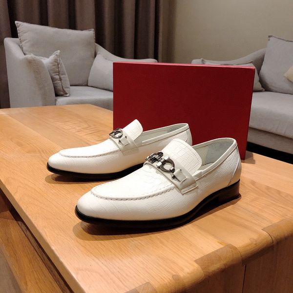 

designers brand patent leather mens loafers wedding party luxury dress shoes black green monk strap casual fashion men slip on shoes