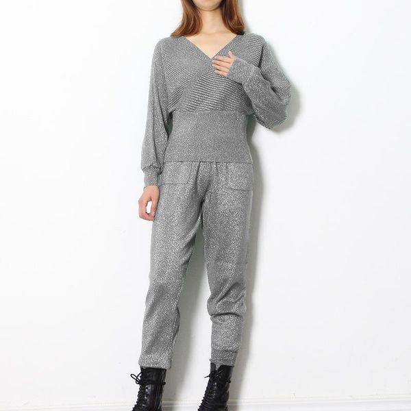 

2021 winter new women's fashion temperament v-neck open back slim-fit sweater + high-waist trousers knitted casual suit wom, White