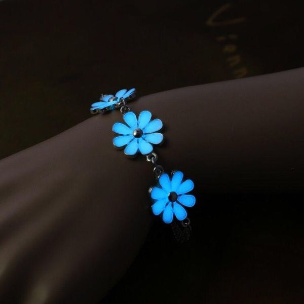 

charm bracelets fashion luminous bracelet for women heart star pendant korean girl gifts blue fluorescent jewelry 2022, Golden;silver