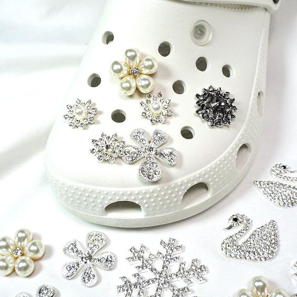 

aiershoes girl heart pearl full rhinestone flower hole shoes flower button accessories diy crystal glue cream shell ornament a001, White;pink