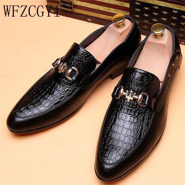

dress shoes 2021 men business fashion pointed toe loafers breathable antiskid patent leather oxford, Black