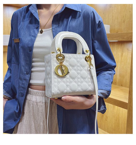 

2022 new women's fashion korean car sewing lingge portable princess bag painted one shoulder oblique span small square