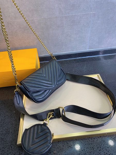 

2021 niche foreign air bag female korean version of the clutch net red one-shoulder messenger fashion chain small square