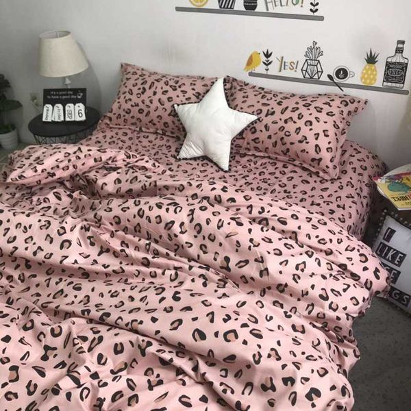 

north wind girl heart leopard print four piece set 1.8 quilt sheet three piece set on student dormitory bed