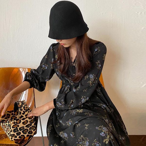 

stock] autumn 2021 korean ch * chi retro velvet splicing floral long dress looks thin casual dresses, Black;gray