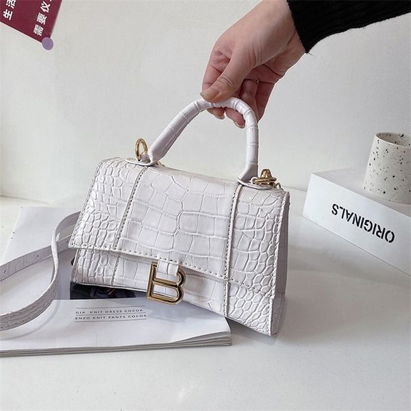 

outlet sale 80% off 2022 spring and summer new single shoulder messenger portable women's bag fashion korean mini square bag small frag