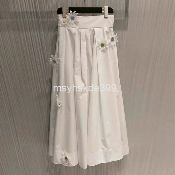

two piece dress one after nother, they hve issued high wist little disy in spring nd summer of , white ge reducing pleted skirt, hlf