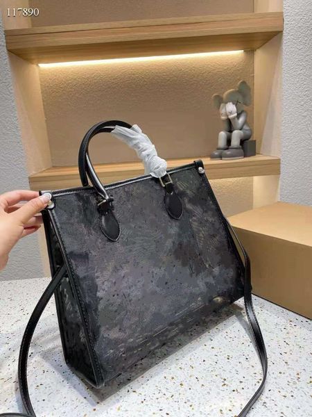 

2021 designer women's lace cut out single shoulder bag can be held