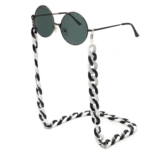 

2021 chic korean black and white wide acrylic chain fashion women sunglasses chain holder