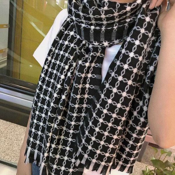 

tongqianhua scarf women's autumn winter 2020 new plaid cashmere like thermal tassel shawl thickened cold proof neck, Blue;black