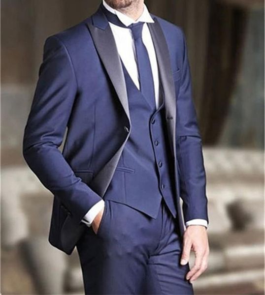 Abiti da uomo blu navy Smoking da matrimonio formale Risvolto con visiera nero Due bottoni Vestibilità slim Abiti da sposo Abito da uomo Abiti da sera da uomo Blazer da festa personalizzato (giacca + pantaloni + gilet)