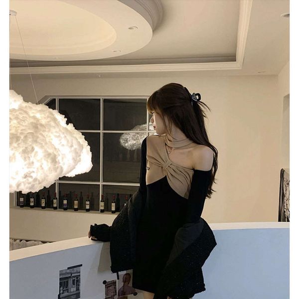 

contrast color stitching slim wrap hip, White;black