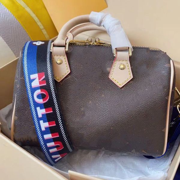 

woman bag fashion temperament leisure time genuine leather solid color portable oblique span major suit famous brand bags, Black;red