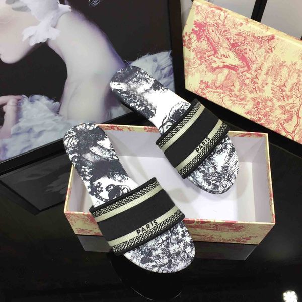 

2021 paris women sandals slippers summer girls beach sandals slides flip flops loafers embroidered slippers large womens high quality, Black