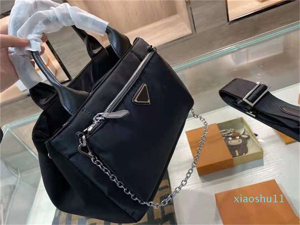 

2021 box bag, luxury designer handbag, shoulder bags, handbags, waterproof fabric and electroplated hardware, clear lines, stylish 2302