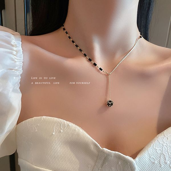 

necklace luxury designer chain korean niche design geometry new black crystal round pendant, simple necklace, neck chain, collarbone female, Silver