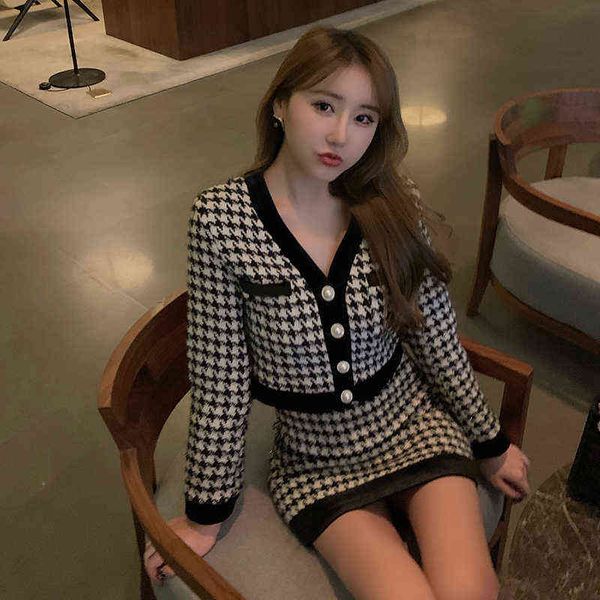 

women two piece dres 2022 new two-piece female houndstooth stitching short jacket + skirt suit autumn and winter sweater 220220, White