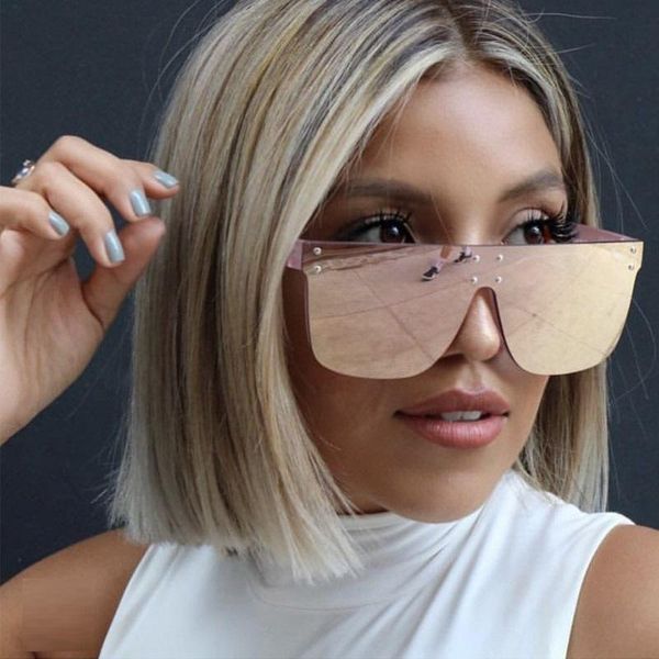 Moda güneş gözlüğü çerçeveleri trend perçin kadınlar için büyük çerçeve markası retro büyük boy güneş cam zarif pembe gözlükler gafas de sol uv400