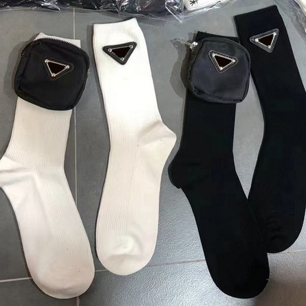 Meias femininas de algodão com bolsa flexível preto branco letras triangulares meias respiráveis moda meias de alta qualidade