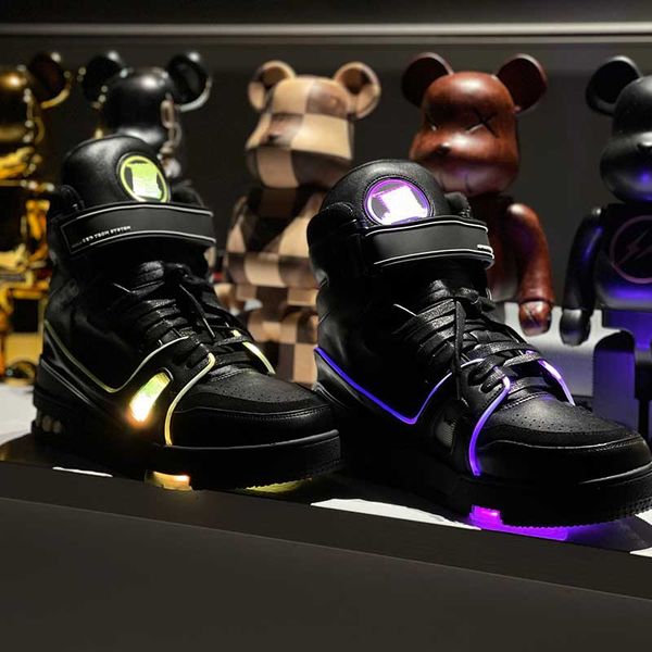 

2021 global limited sneakers cool flash magic app control x408 jogging shoes led lights colorful sneakers with original box, Black