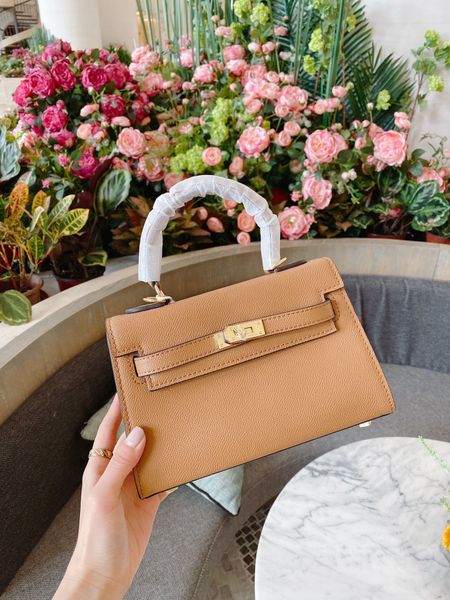 

2021 fashionable and beautiful ladies famous shoulder bag leather chain messenger bag fashionable size:19cm brown1, Black