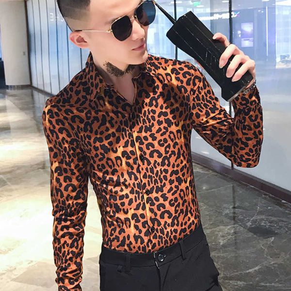 Camicie con stampa leopardata Camicia casual da uomo a maniche lunghe primaverili Camicetta da discoteca per feste sociali Streetwear DJ Stage Abiti maschili 210527