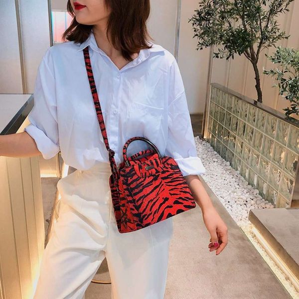 

autumn and winter 2021 new women's straddle single shoulder hand leopard shaped bag