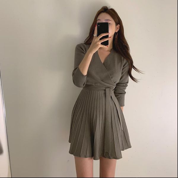 

autumn woman knitted dress 2021 long sleeve v neck solid color korean style elegant ladies mini sweater dresses elegant, Black;gray