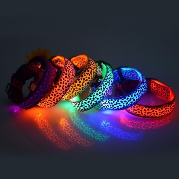 Verstellbare Haustierkatze-Hunde-Glow-LED-blinkende Sicherheits-Kragen leuchten leuchtende LED-Nylon-Halsband Leopard-Hundehalsbänder Großhandel