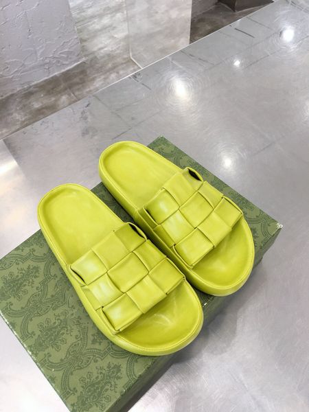Jelly-Schuhe, Damen-Hausschuhe mit flachem Boden, große runde Zehenpartie, Vollledermaterial, dreidimensionales handgewebtes Design, komplette Verpackung