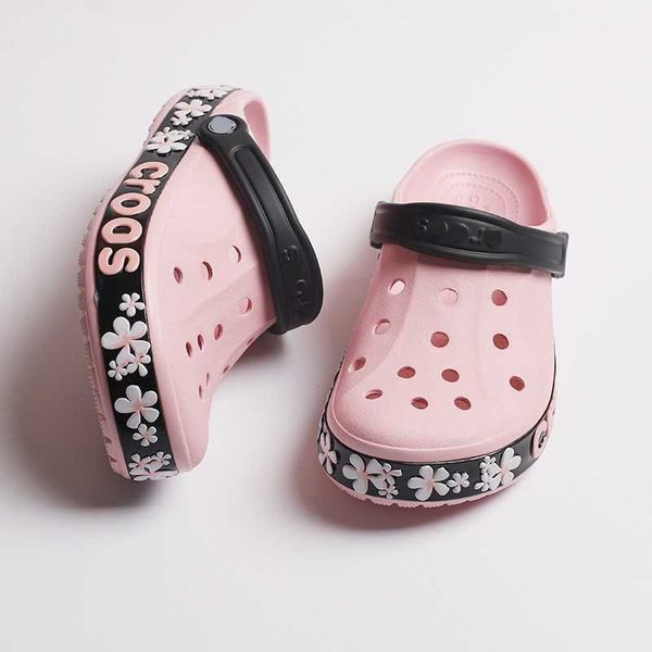 

flowers crocses 2021 new fashion summer woman slippers slides sandals shoes outside couple sandy beach non-slip house appliques, Black