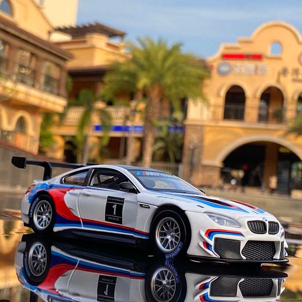 

132 M6 GT3 Le Mans Racing Car Free Wheeling High Light Sport Racing Car Model Toy Diecast Metal Alloy Miniature Replica