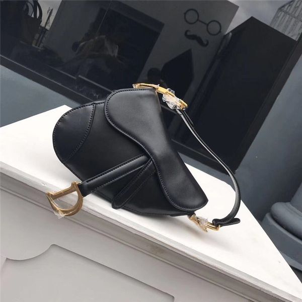 

80% off outlet store new saddle bag original single shoulder diagonal straddle handbag, the same style for stars factory online sale, Black;red