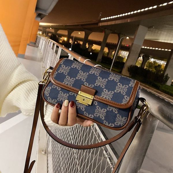 

factory direct sale 75% off female autumn 2021 new this year, simple foreign style net red ins broadband messenger small square is popular b