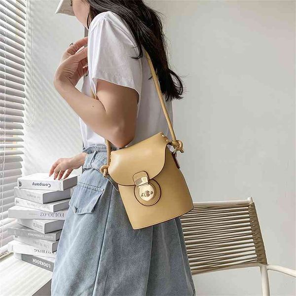 

2021 new messenger korean mini soft leather square fashion foreign style net, mouth red bag, women's bag