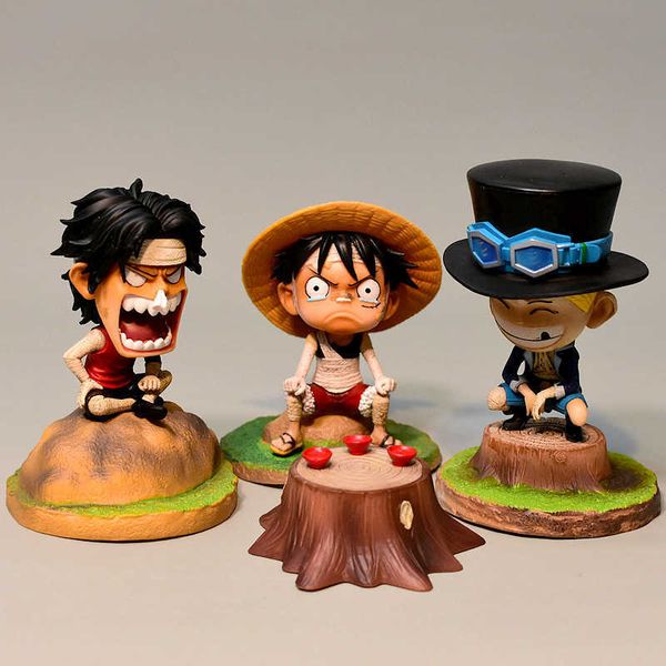 

pirate king sitting, ace crying, luffy ace bandage, saab hand made model doll
