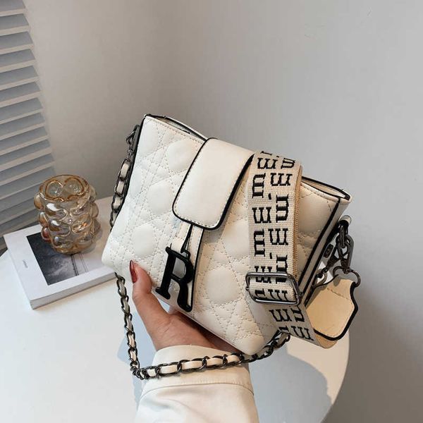 

2021 summer large capacity bucket bag knitted wide shoulder belt messenger women's